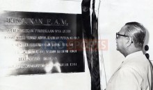 prime_minister_tunku_abdul_rahman_as_president_of_fa_malaysia_unveiling_the_commemorative_plaque_in_the_fam_house_in_kuala_lumpur_on_december_7_1961_20091208_1397799361