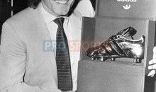 kevin-keegan-newcastle-united-with-his-golden-boot-award_20100322_1406448708