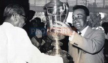 bill-dunk-australia-1963-malayan-open-champion-receiving-the-seagram-trophy-from-malayan-prime-minster-tengku-abdul-rahman-left_20100404_1244495048